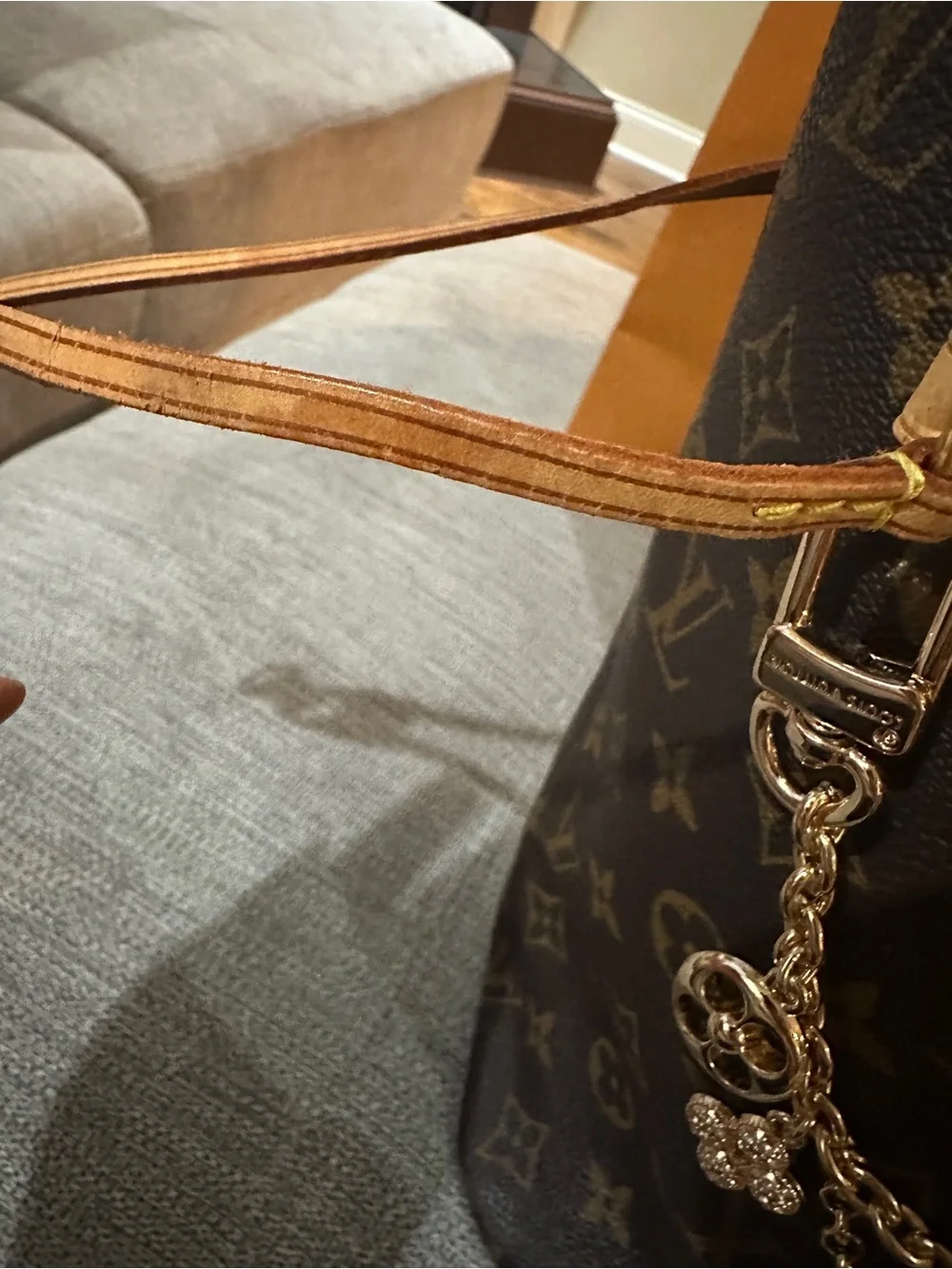 Authentic Louis Vuitton Neverfull Monogram Canvas Tote with Vachetta Trim - Picture 11 of 16